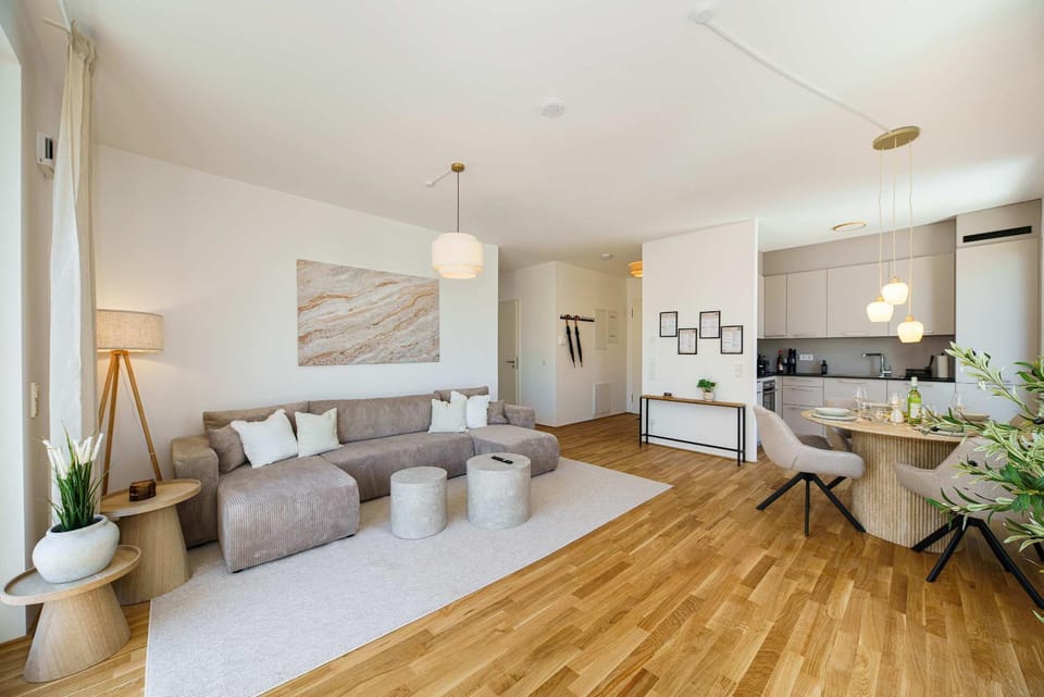 Kitchen or kitchenette, Living room, Seating area, Dining area
