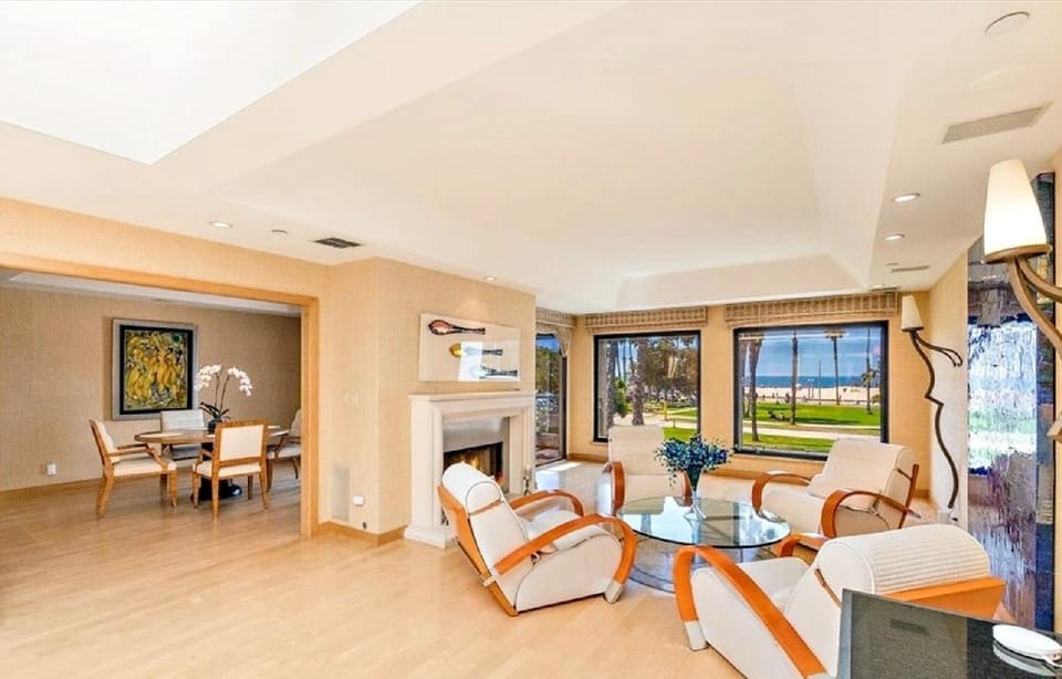 Three Bedroom Oceanfront Condominium with Panorami Apartment in Santa Monica