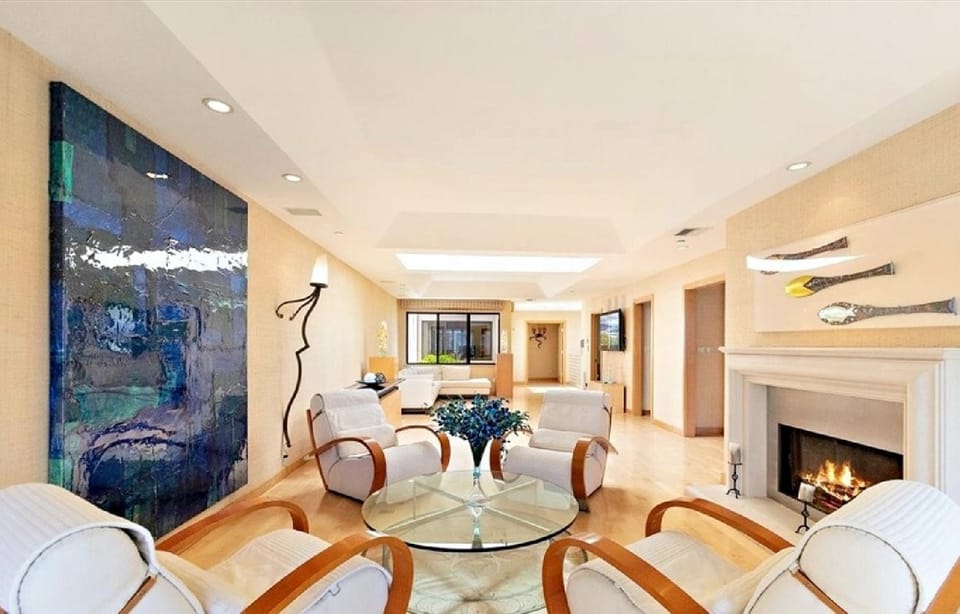 Three Bedroom Oceanfront Condominium with Panorami Apartment in Santa Monica