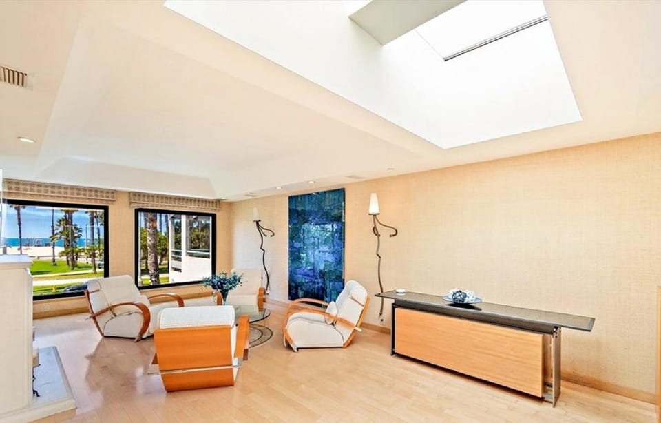 Three Bedroom Oceanfront Condominium with Panorami Apartment in Santa Monica