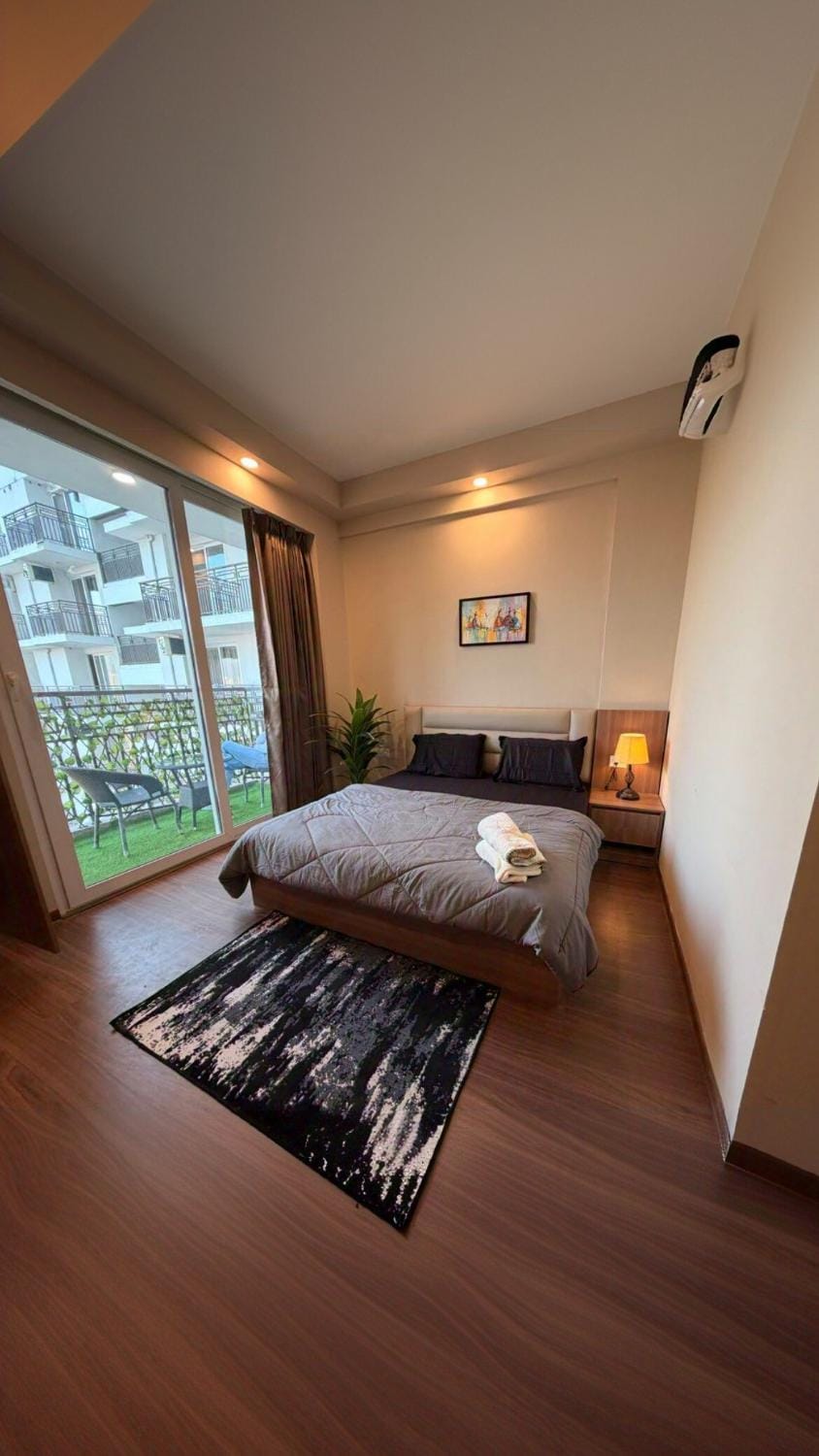 The Desla suites Near India expo centre Apartment in Uttar Pradesh
