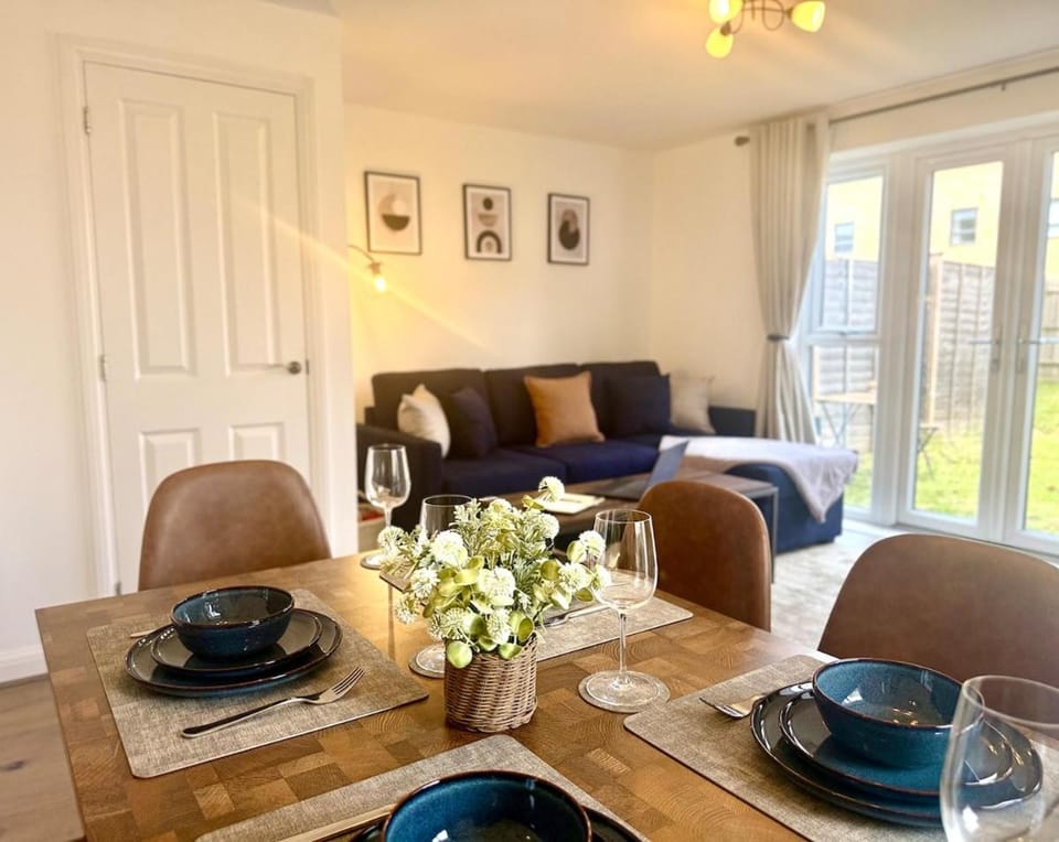 3 Bed Home-5 Min to City Centre-Parking & Garden House in Birmingham