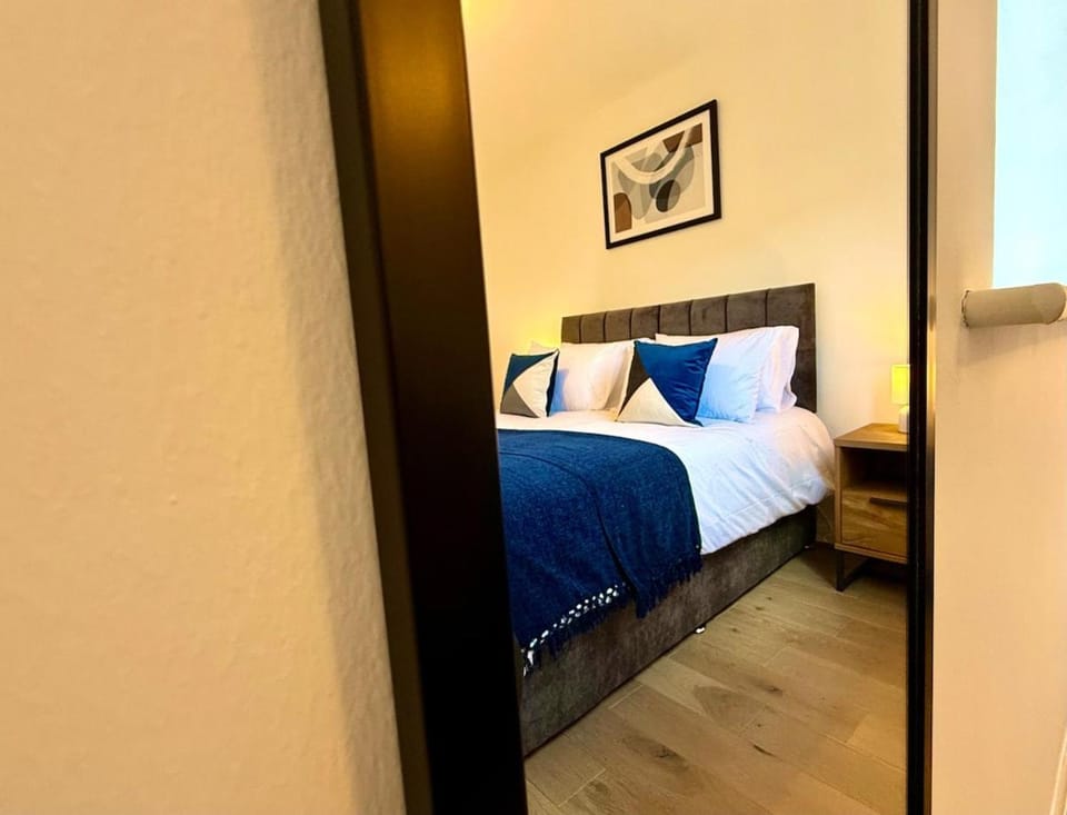 3 Bed Home-5 Min to City Centre-Parking & Garden House in Birmingham