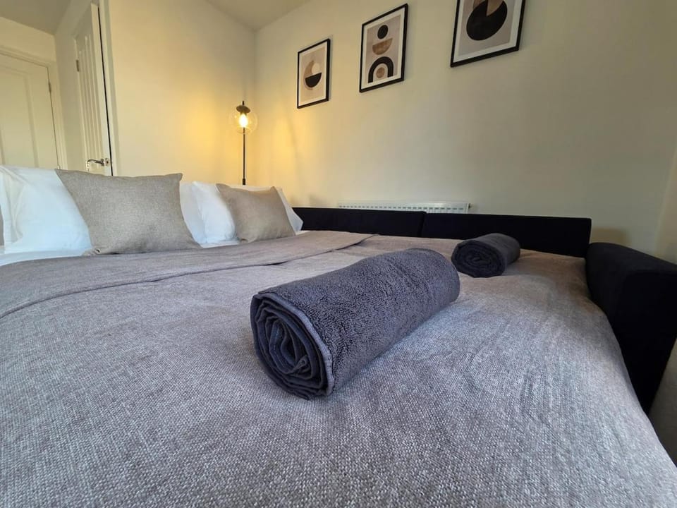 3 Bed Home-5 Min to City Centre-Parking & Garden House in Birmingham