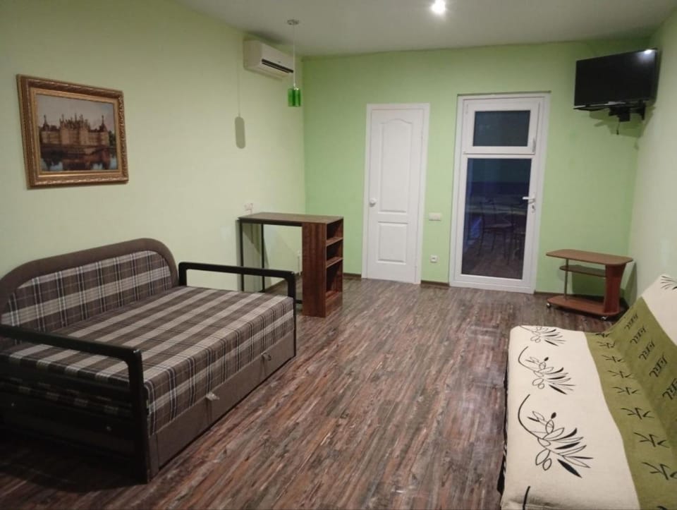Communal lounge/ TV room, TV and multimedia, Photo of the whole room, Bedroom, air conditioner