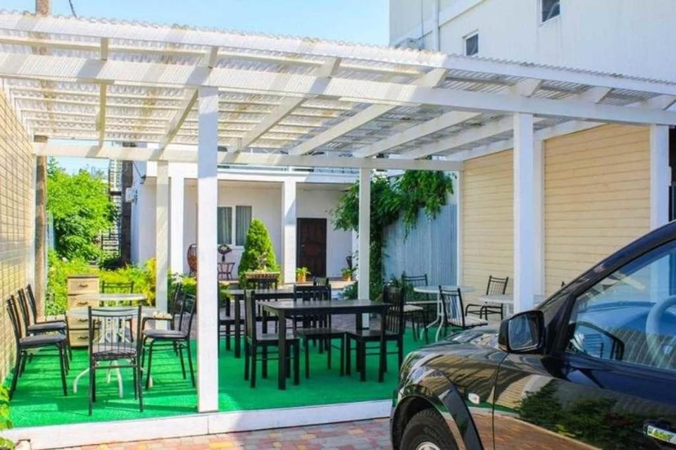 Dining area, Parking