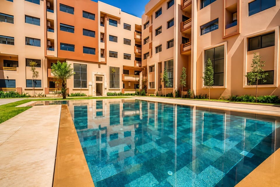 Day, Swimming pool