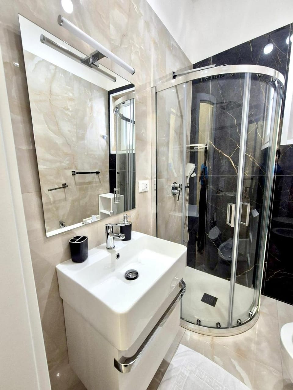 Shower, Toilet, Bathroom, towels