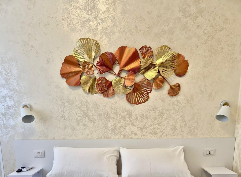 Bed, Photo of the whole room, Decorative detail, Bedroom