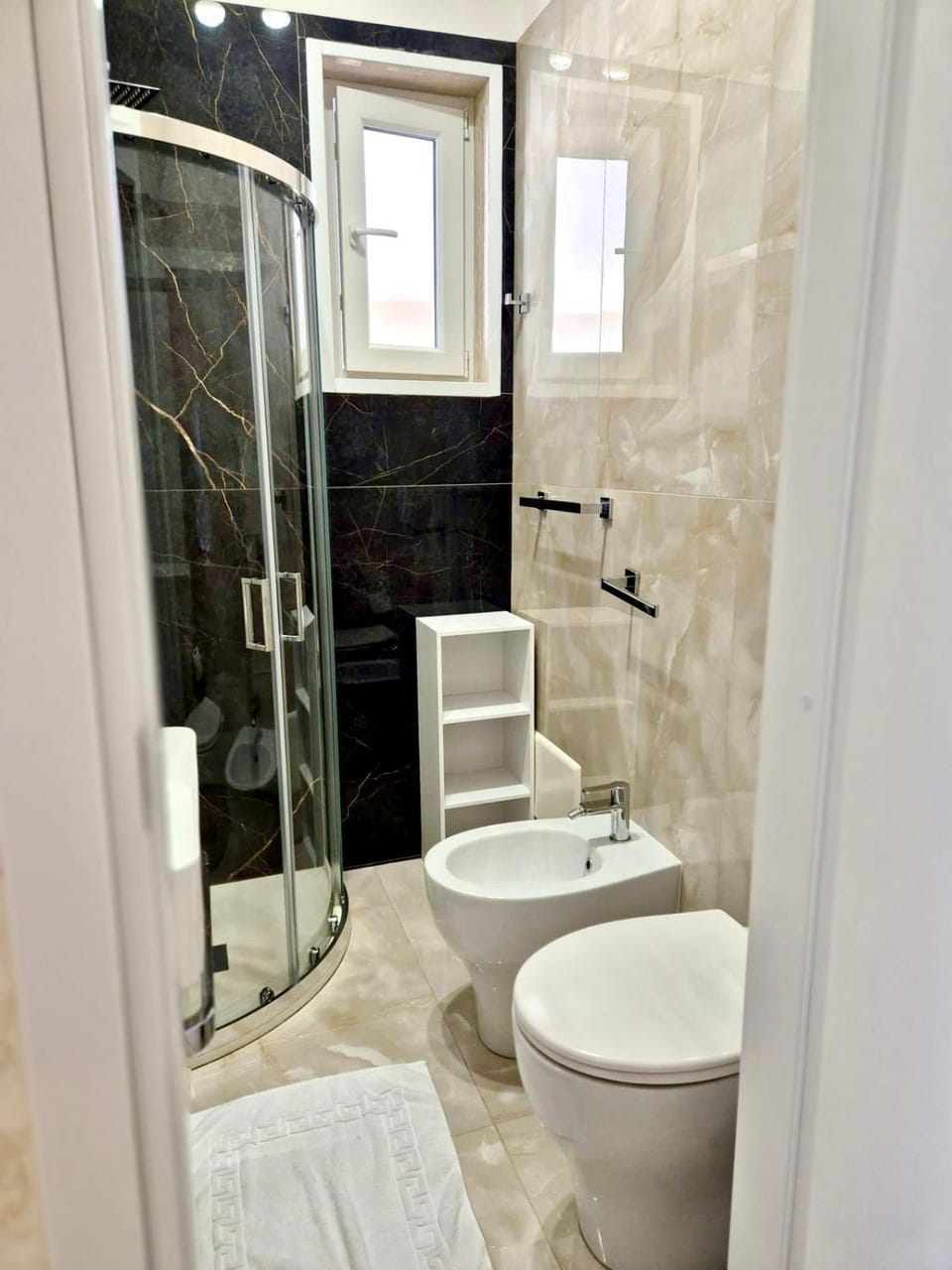 Shower, Toilet, Bathroom, bidet, towels