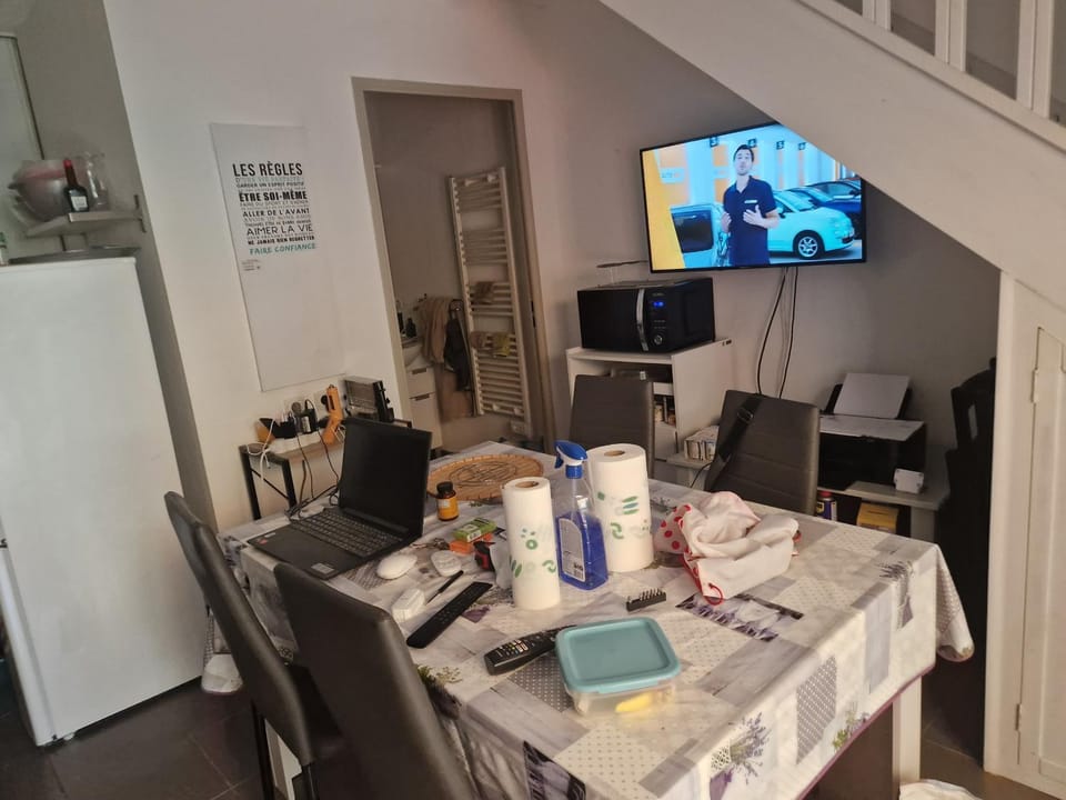 Communal lounge/ TV room