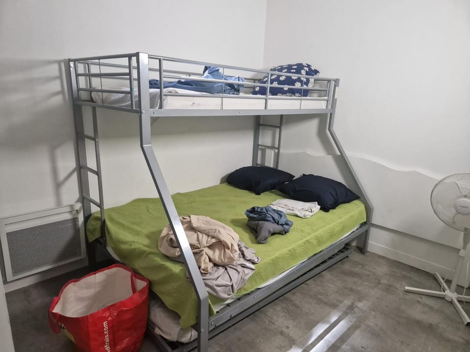 Bedroom, bunk bed