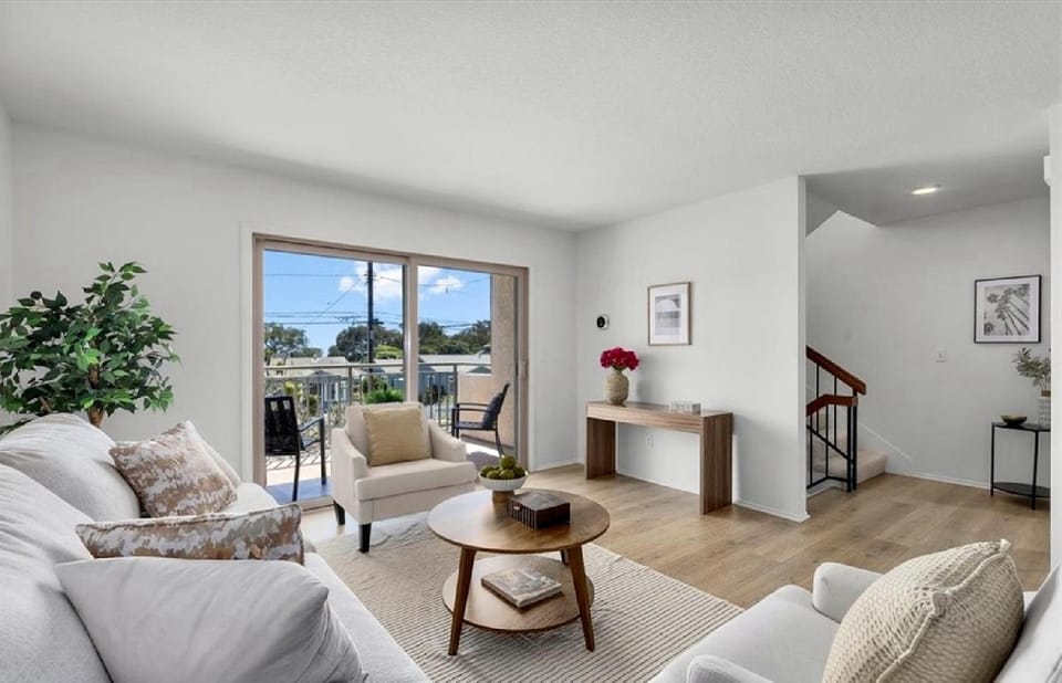 Two Bedroom Townhome with Harbor and Ocean Views Apartment in San Pedro