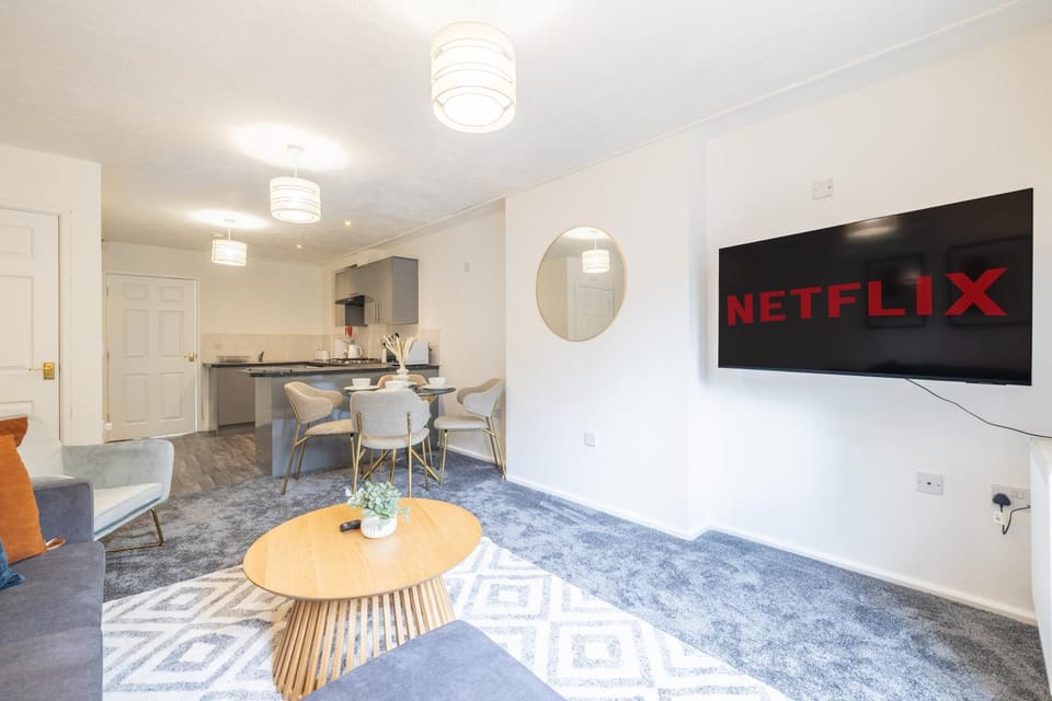 Communal lounge/ TV room, TV and multimedia, Kitchen or kitchenette, Living room, Seating area, Dining area, Evening entertainment
