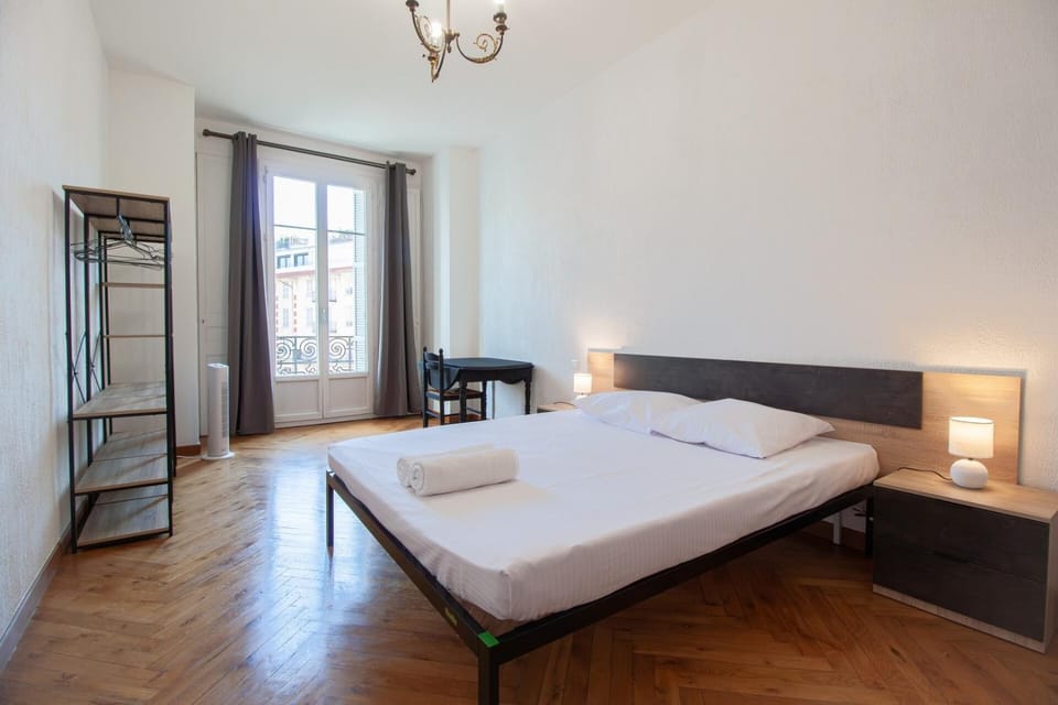 Bright 2-Bedroom Apartment - La Libération Apartment in Nice
