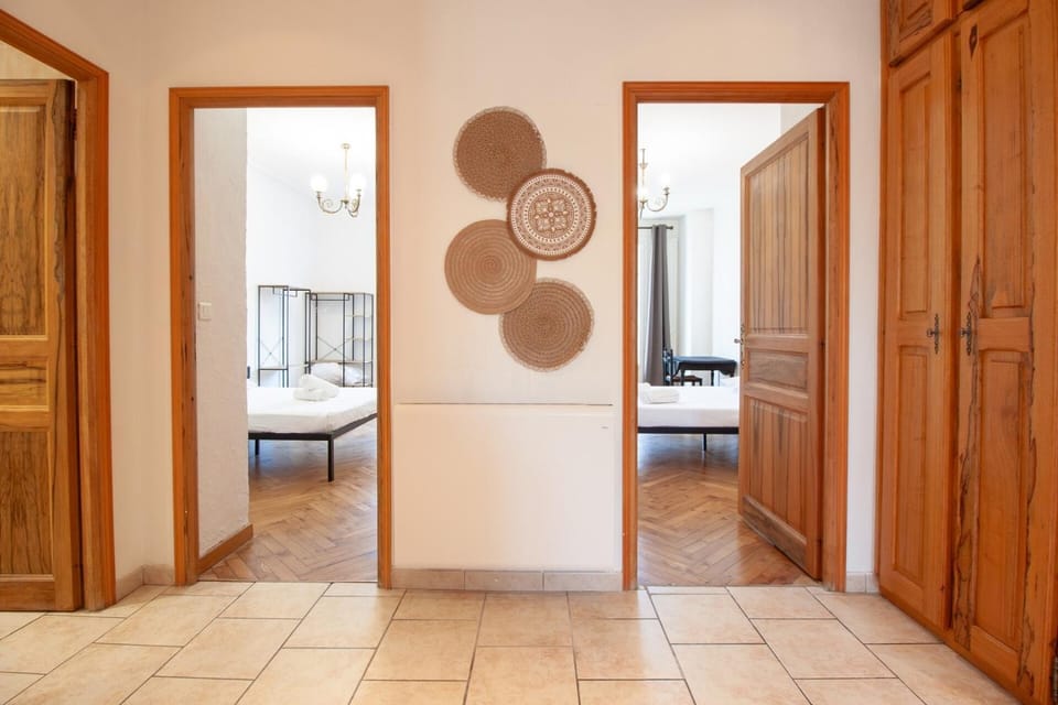 Bright 2-Bedroom Apartment - La Libération Apartment in Nice