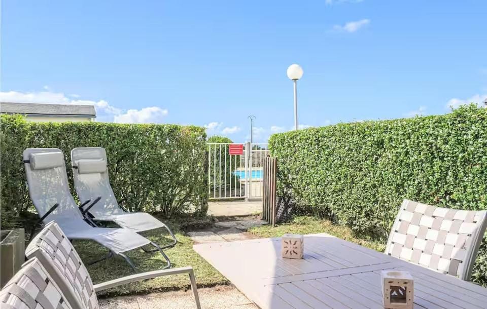 Patio, sunbed