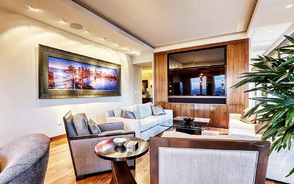 Two Bedroom Corner Residence with Panoramic Views Apartment in Las Vegas Strip