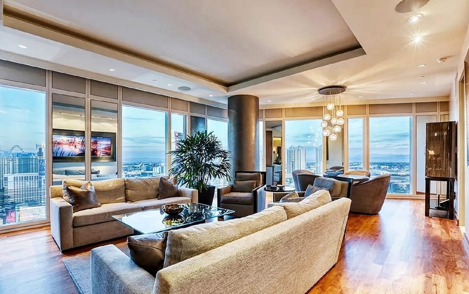 Two Bedroom Corner Residence with Panoramic Views Apartment in Las Vegas Strip