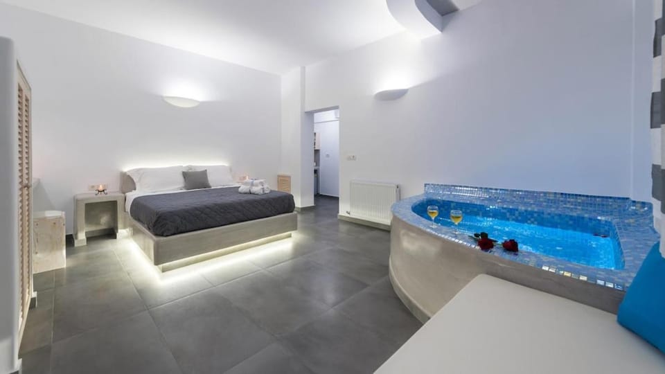 Shining Star Suites in the central town of santorini Apartment in Thera