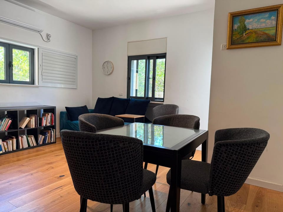 Oasis of greenery and calm by Baraca boutique Apartment in Jerusalem