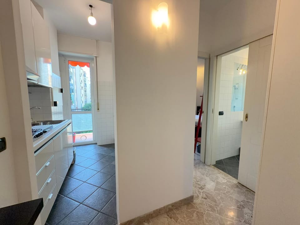 Bathroom, Photo of the whole room, kitchen