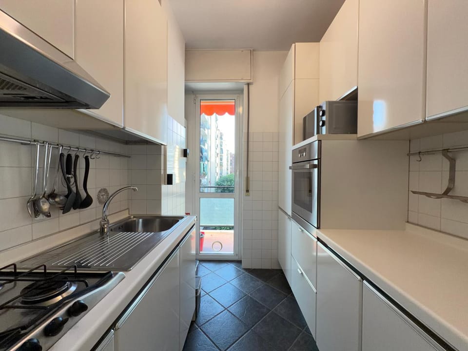 microwave, oven, kitchen