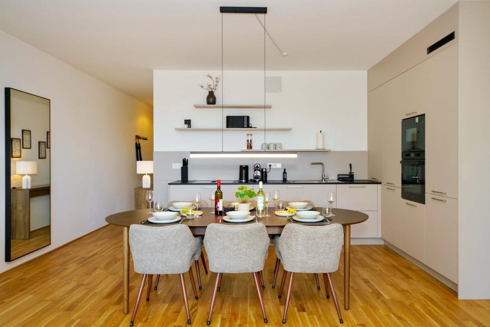 Luxuriöses 4-Zimmer Apartment mit Sommerbalkon in Top-Lage I Küche I Netflix I Kostenloser Parkplatz I 105 m2 Apartment in Wiesbaden