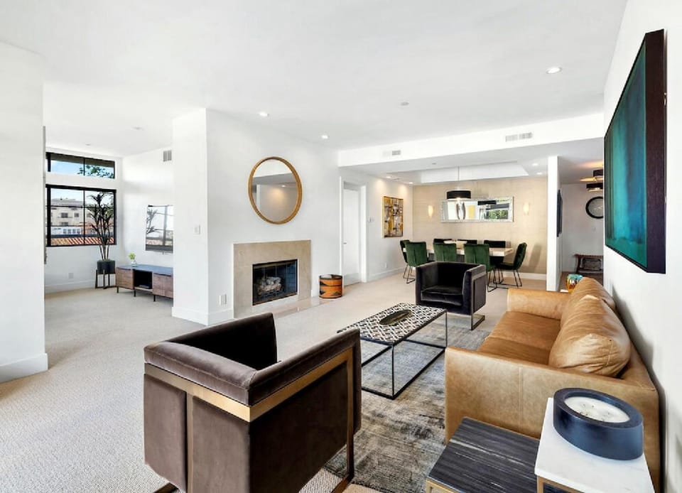 One Bedroom Condo with Panoramic City Views Apartment in Beverly Hills