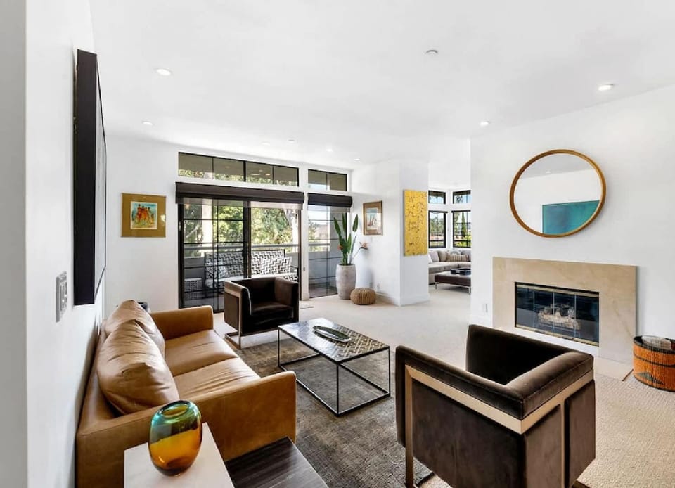 One Bedroom Condo with Panoramic City Views Apartment in Beverly Hills
