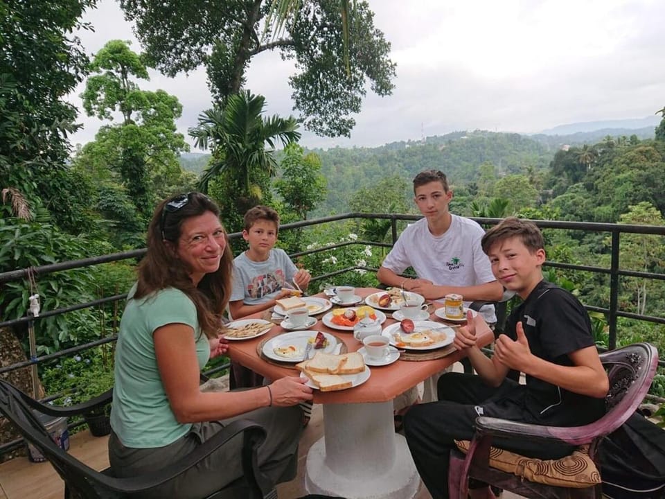 Bird Nest Holiday Home Mahakanda, Kandy, Sri Lanka House in Gangawatakorale