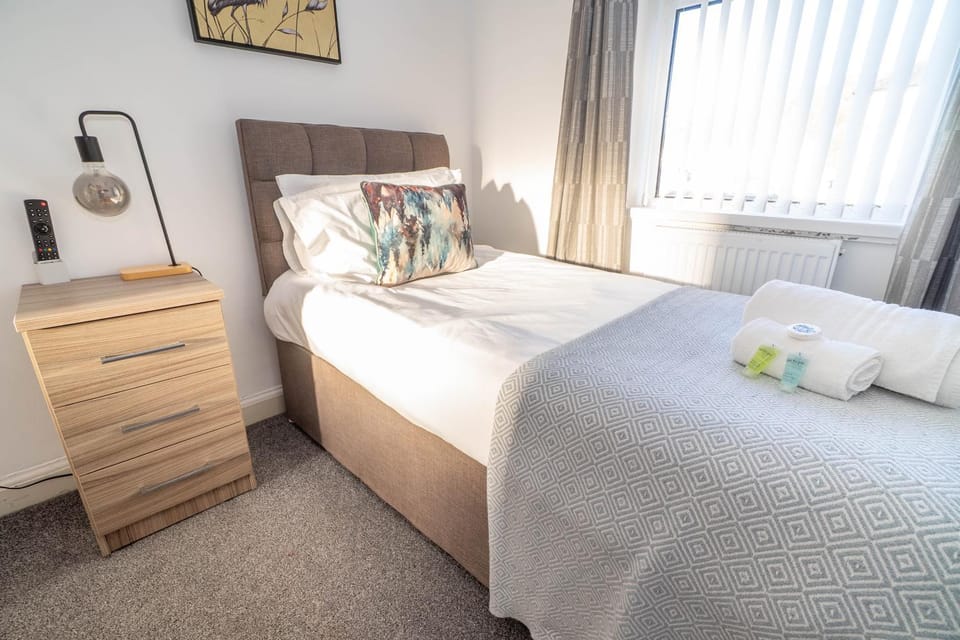 4BR Swansea Home Near City Centre House in Swansea