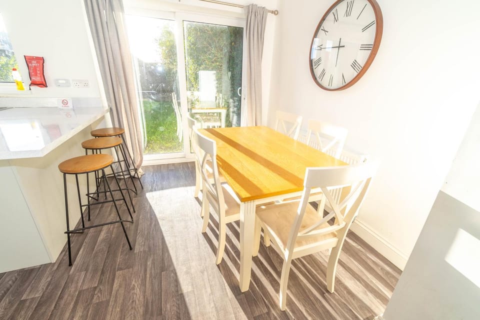 4BR Swansea Home Near City Centre House in Swansea