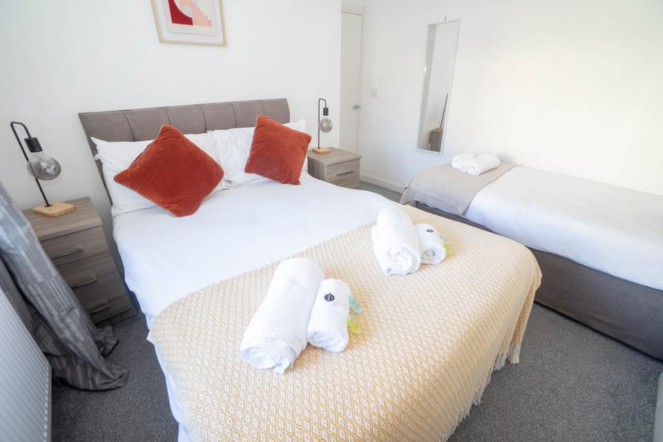4BR Swansea Home Near City Centre House in Swansea