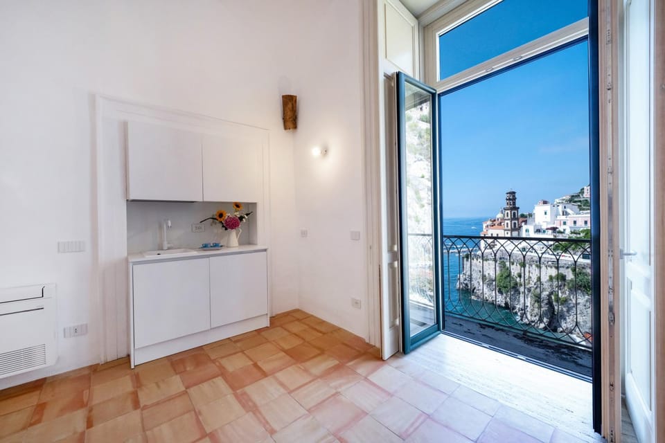 Natural landscape, View (from property/room), Balcony/Terrace, Kitchen or kitchenette, City view, Sea view