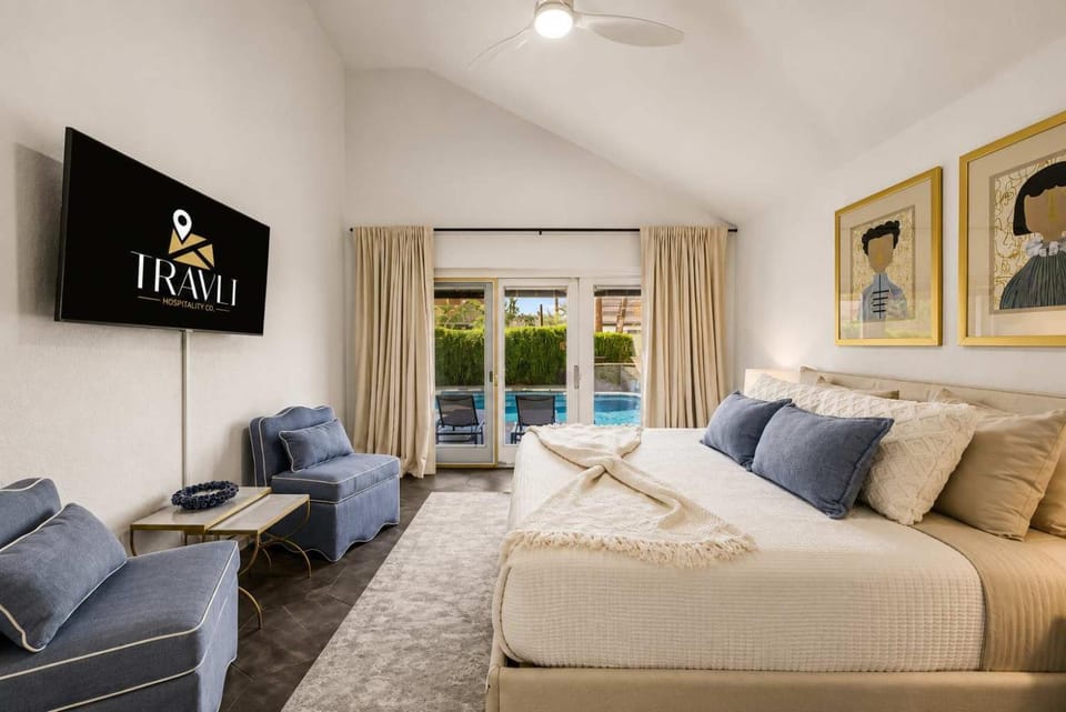 NEW Royal Palms Retreat with Pool Spa & Pool Table House in Tempe