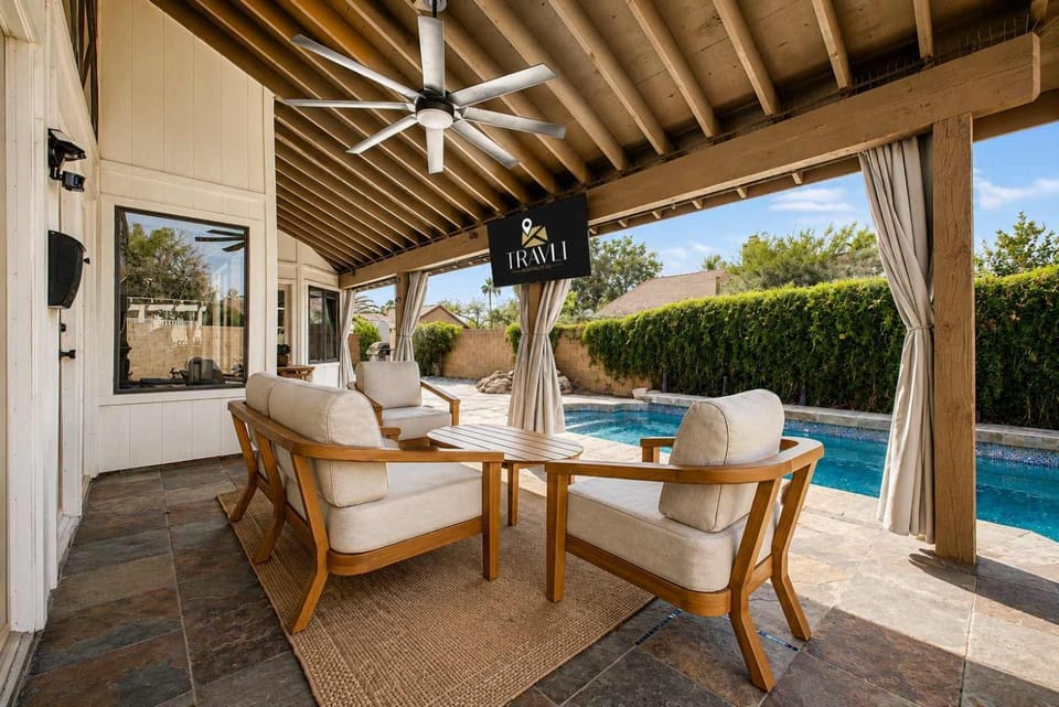 NEW Royal Palms Retreat with Pool Spa & Pool Table House in Tempe