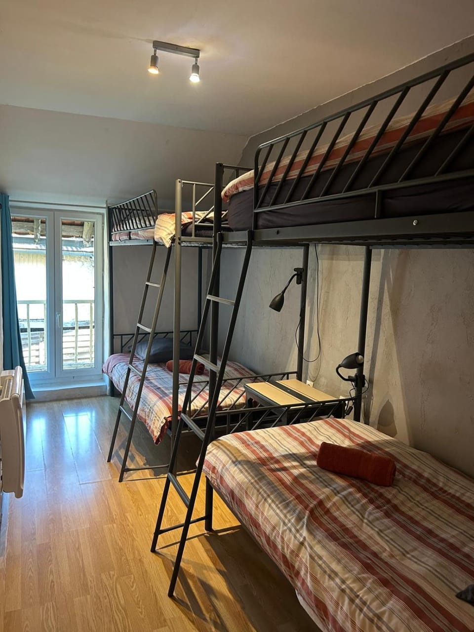 Bedroom, bunk bed