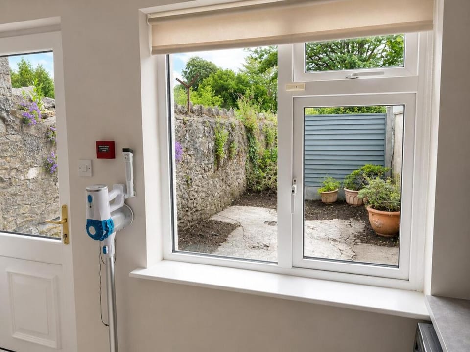 Large 6-Bed Townhouse in Thurles Centre Apartment in Co. Tipperary, Ireland