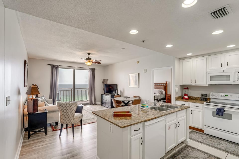 Walk to Pier & Water Park! Beachfront Bliss in PCB House in Panama City Beach