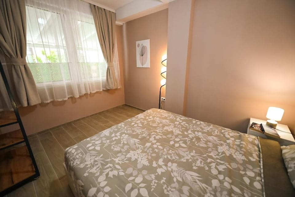 Lujza cozy 2BR APT- free parking, near the lake Apartment in Ohrid