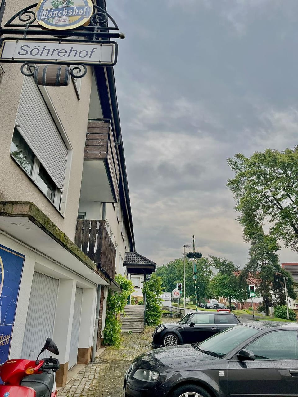 Property building, Day, Neighbourhood, Street view, Parking