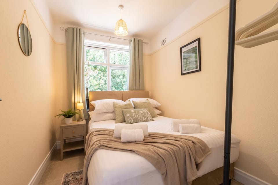 Stylish Family Business Large 4 Bed House Free Parking House in Southampton