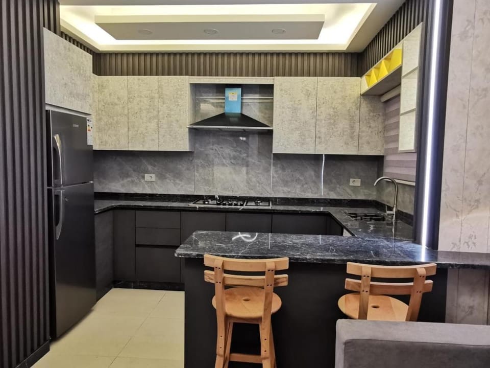 شقه مفروشه على الطاقه الشمسيه فرش فاخر جدا ط4 Apartment in North District