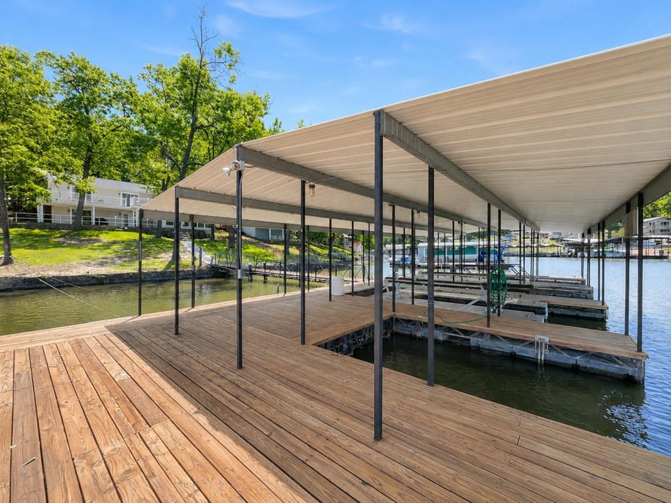 The Ozark Acre 6BDR Lakefront House in Sunrise Beach