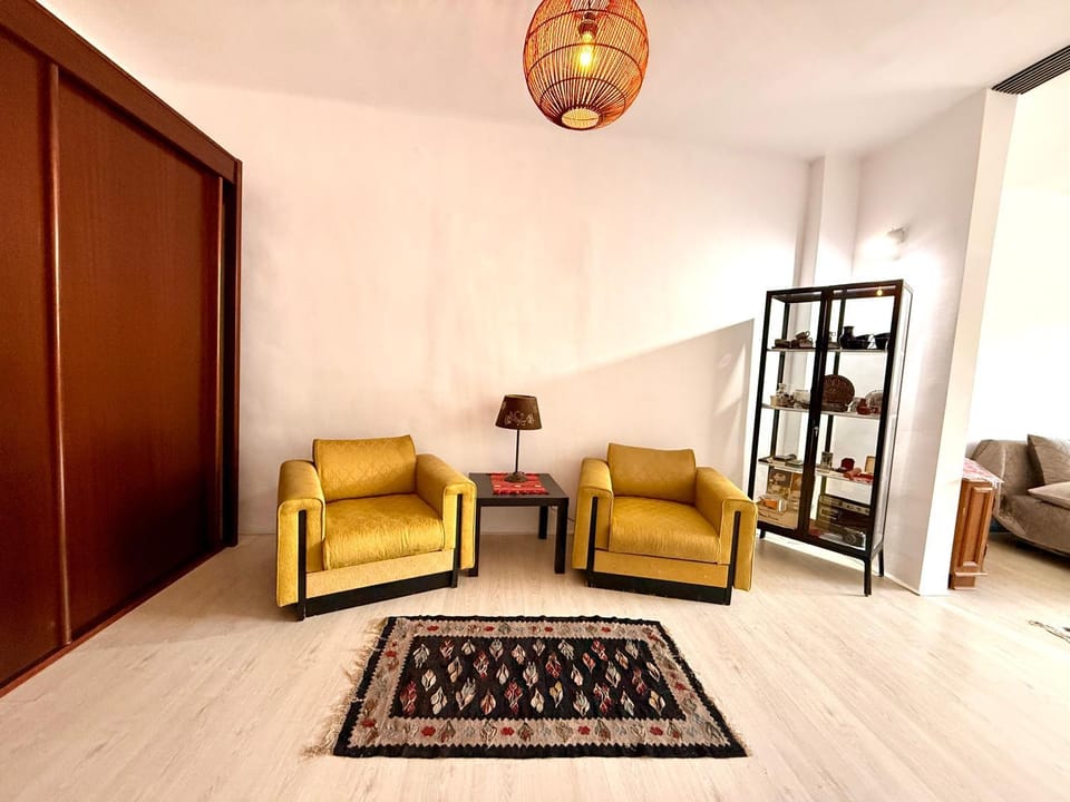 Living room, Seating area