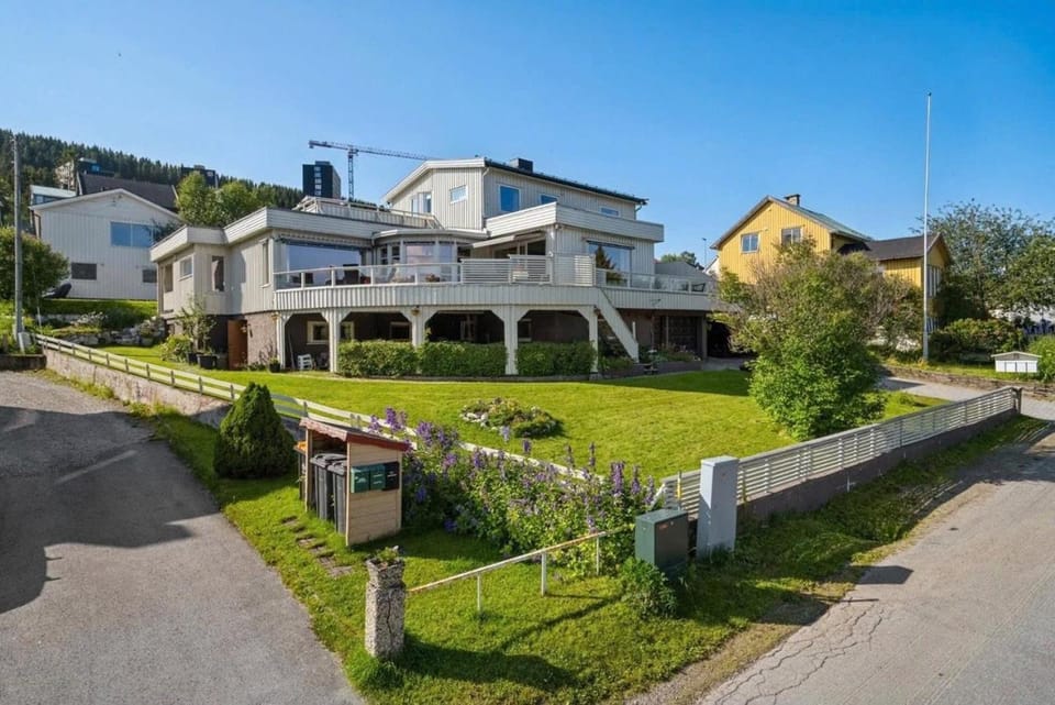 Cozy 1-Bedroom Apartment with Large Living Area Apartment in Tromso