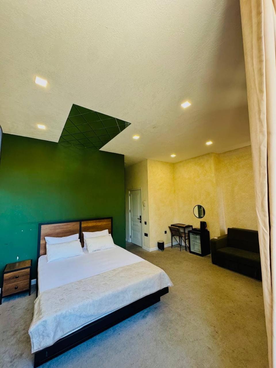 Bed, Living room, Photo of the whole room, Seating area, Bedroom