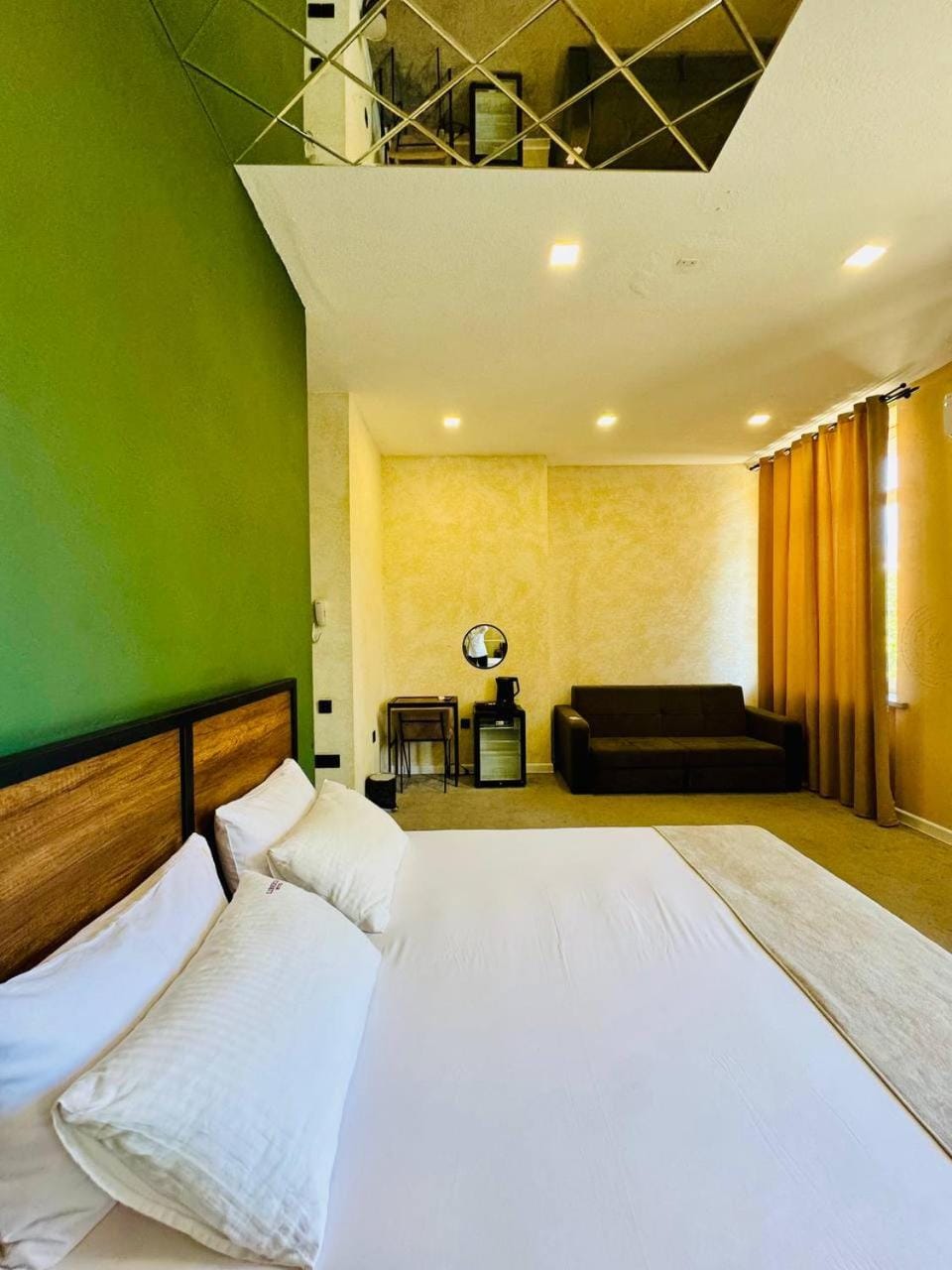 Bed, Living room, Photo of the whole room, Seating area, Bedroom, fireplace, air conditioner