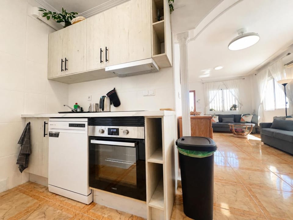 Kitchen or kitchenette, dishwasher, oven, toaster, washing machine